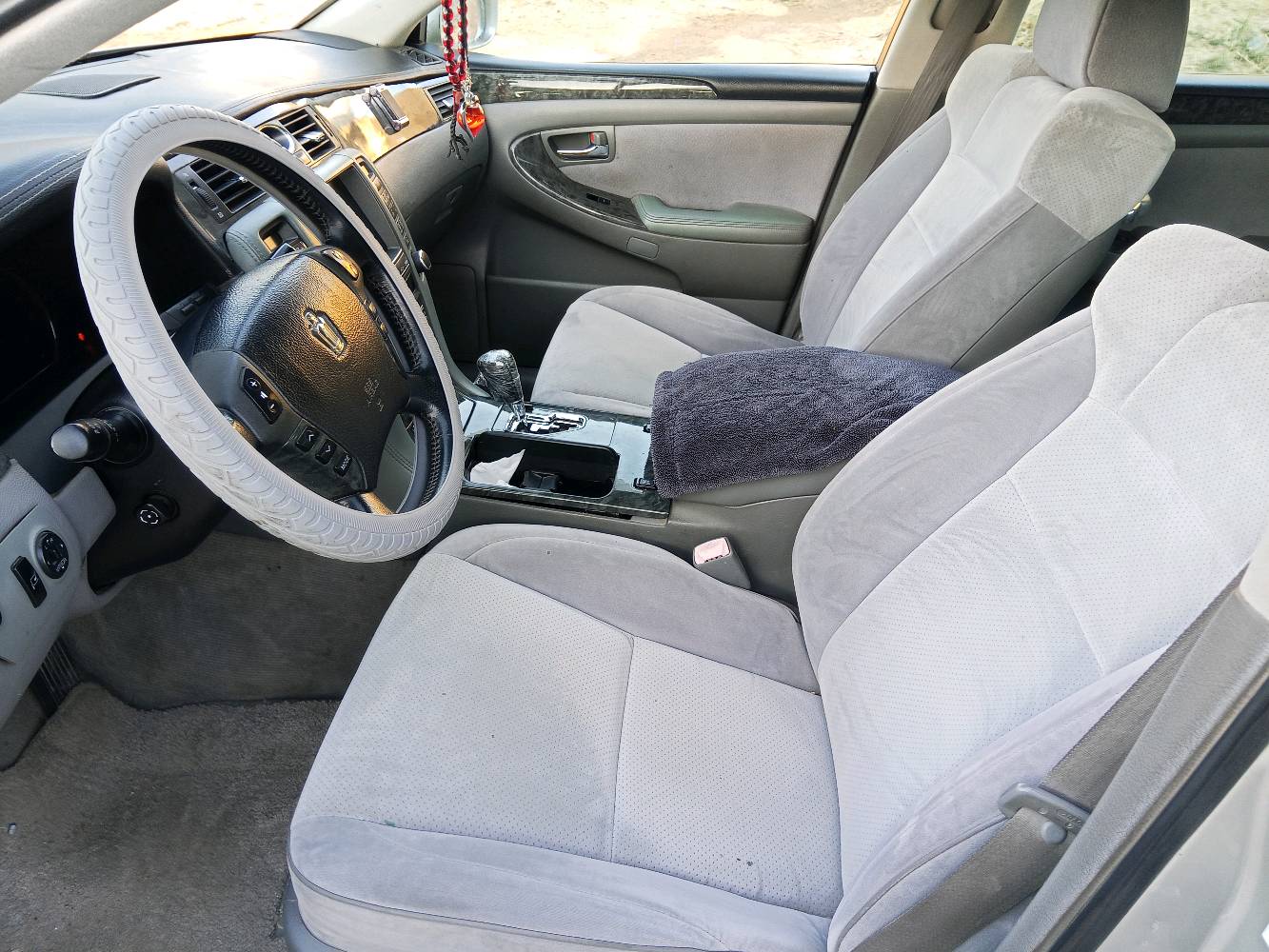 السلام عليكم شاهينة موديل2004 سيارة نضيفة ومرتبة دگمتين كشنات كهربائي تخم تاير گير ومكينة خير من الله 