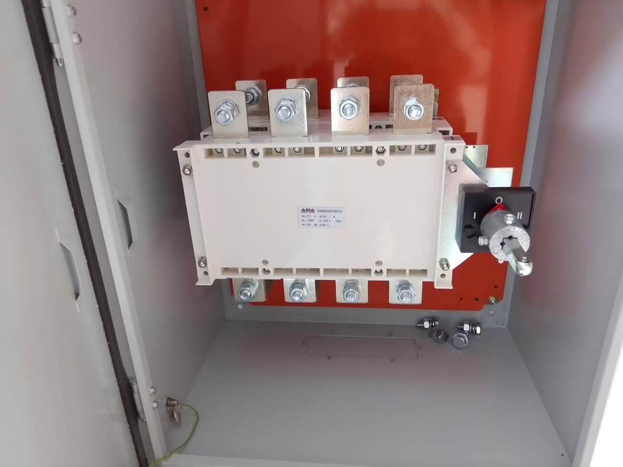 يالله السلام عليكم يتوفر لدينا جميع أنواع الجنجات والقواطع والكونتكترات وعمل جميع أنواع ال لوحات ال كهربائيه 

 
لل استفسار يرجى الاتصال 
***********
