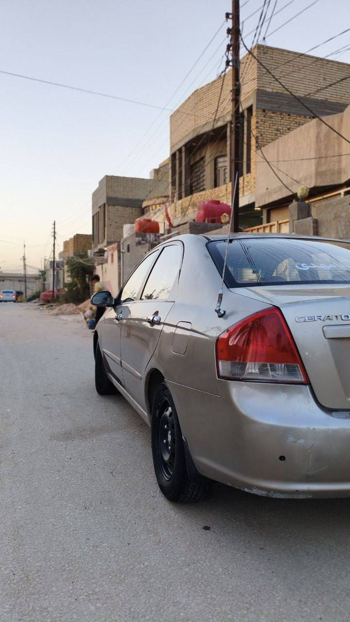 السلام عليكم سيراتو 2009 
بيه الجاملغ الأمامي مال العبري مبدل بلادي نفس لون السياره وصوب السايق جارد الأمامي رشات صبغ ابيع حزام بس هي مو حزام محرك كير حداديه مكفولات السياراه رقم انكليزي بغداد سنوية ل٣٠ هزه جديده السياره ناعمه وحلوه سعر السياره ٧٩ وبيه مجال 
للأستفسار الأتصال ***********
