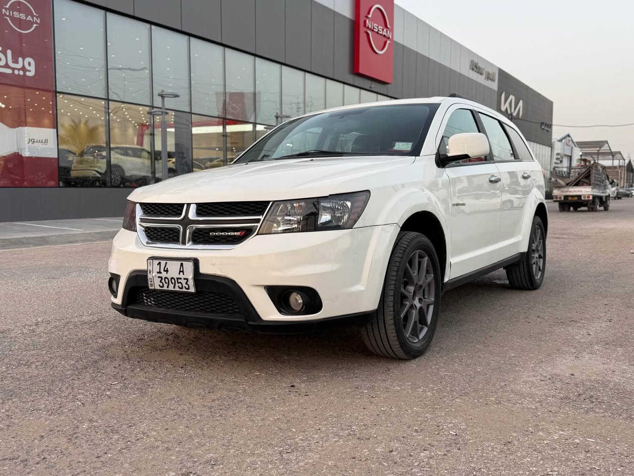 دوج جورني امريكي موديل 2018 ماشيه 94 ميل 
السياره كير ومكينه جدد حداديه بيها شغلات بسيطه 
مكينه 6 سلندر 3600 تجي نفس مكينه الچارجر تبريد شغال 3 قطع كشنات جلد كهربائي تدفئه كشنات ويل الكبير  صبغ عام تغيير لون من سلفري الى ابيض حادث امريكا جاملغ  رقم بصره انكليزي راعيها بلنجف سعرها125 وبيها مجال 
 ومراوس هم ترهم عنواني نجف*********** النجف, العراق
