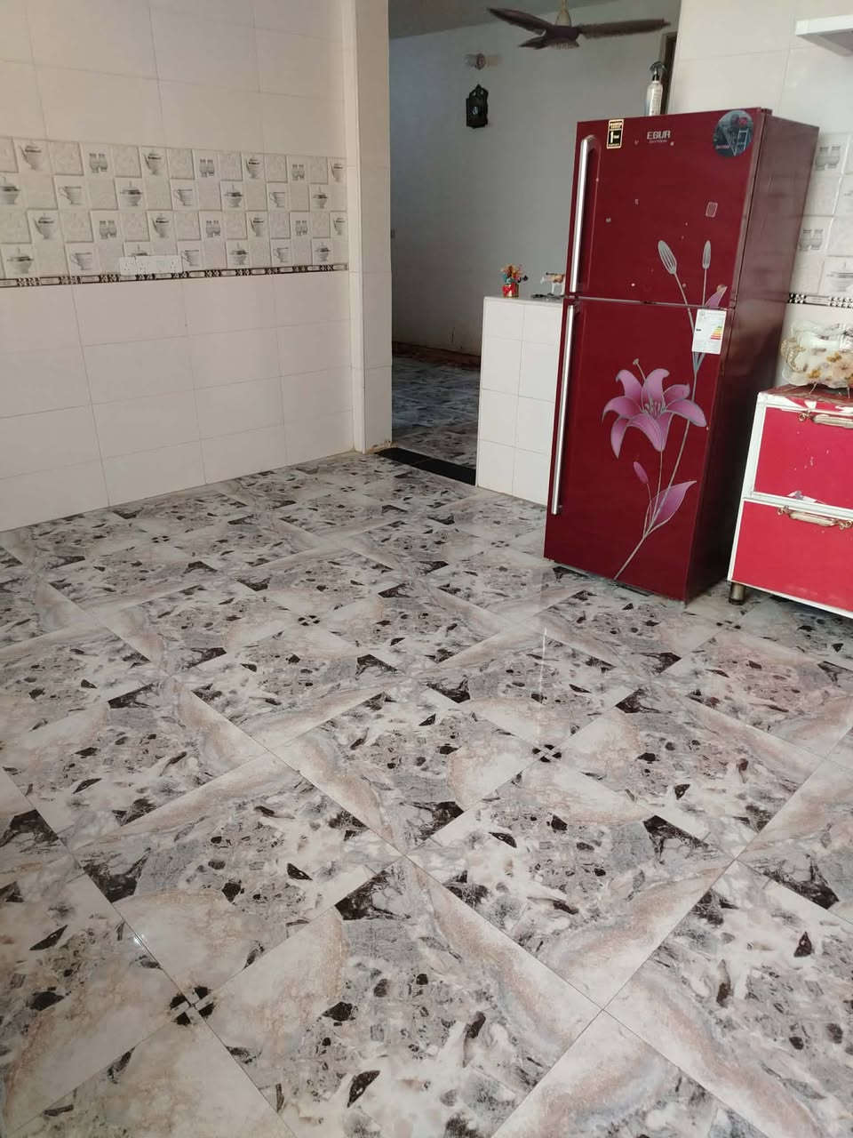 � للبيع دار سكنية مميزة – منطقة حواس طابق واحد 🏡

📍 الموقع: منطقة حواس – شارع حسينية البتول
🚶‍♂️ تبعد عن الشارع العام حوالي 100 متر

📐 المساحة: 180 متر مربع

🔹 مواصفات الدار:
✅ بناء طابوق كامل
✅ غرفة نوم
✅ صالة
✅ مطبخ
✅ صحيات داخلية وخارجية
✅ بست جاهز
✅ سيراميك حديث لكامل البيت

💰 فرصة مناسبة للسكن  في موقع هادئ ومميز.

وبسعر مناسب جدأ

📞 للاستفسار والمعاينة:
مكتب محمد صمد للعقار
📱 ***********
📱 ***********
📱 *********** (حيدر صمد )
