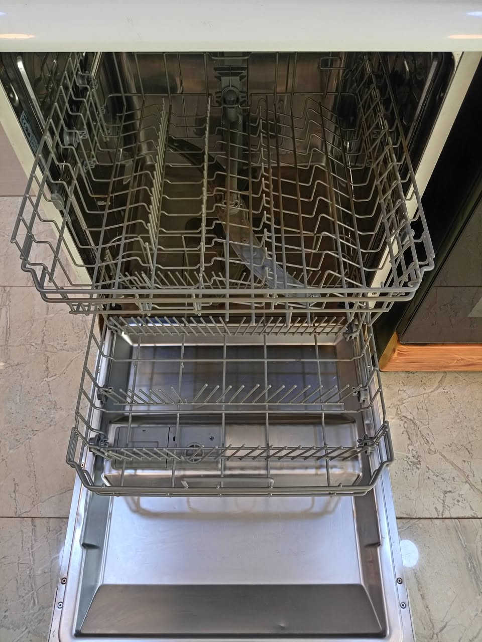 غساله صحون نضيفه سامسونك ***********
بغداد السعر ٣٠٠
