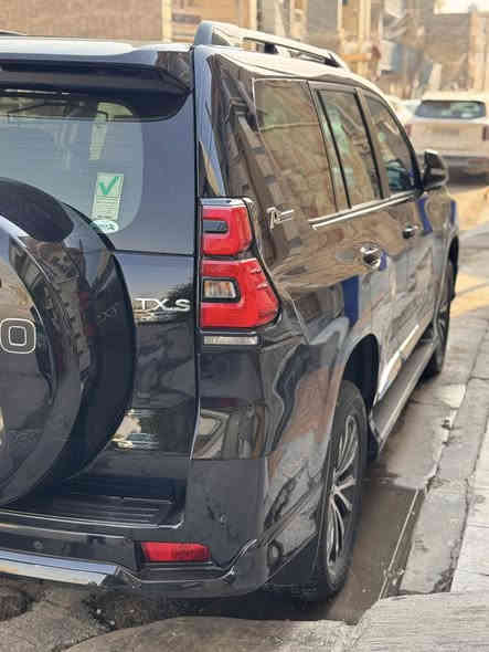 السلام عليكم 
تويوتا لاندكروزر  برادو خليجي 2022 ( سبعينيه ) TXS 
رقم بغداد تحويل مباشر 
ماشيه 54 الف كيلو فقط استخدام نظيف 
السياره مغلفه PPF  
مكفوله من الضربه والصبغ والبارد 
فقط 3 رصعات صغار مسحوبات BDR والسونار مرفق بالصور

فول مواصفات 1/1  فئه TXS سبعينيه ✅ 

السعر : 445 وبيها مجال بسيط 
المكان : بغداد / الكرخ / حي الحسين 
الهاتف : *********** ( متوفر واتساب ) ❇️
