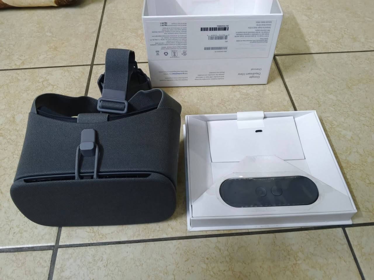 نظارة الواقع الافتراضي Google Daydream View 
السعر 15,000 جديد غير مستخدم


**إذا كنت صاحب هذا الإعلان وتريد حذفه لأي سبب، رجاءا أرسل رسالة إلى الدعم الفني**