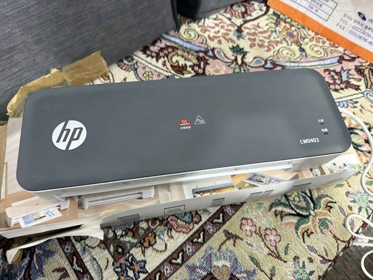 � جهاز تغليف حراري HP أصلي 🔥
📌 موديل: LW0403

✔️ يغلف أوراق A4
✔️ مناسب لتغليف الجناسي، الهويات، الشهادات، الصور
✔️ تسخين سريع خلال 4 دقائق
✔️ شغل أوتوماتيك وسهل الاستخدام
✔️ يحمي الأوراق من المي والتمزق
✔️ تصميم أنيق ونحيف
✔️ صناعة صينية أصلي 100%

📦 الجهاز نظيف وجاهز للعمل

📲 للتواصل وتساب ***********
🚚 توصيل متوفر داخل العراق
