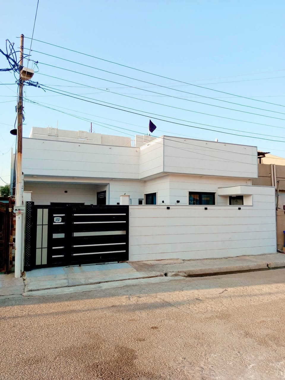 بيت طابو للبيع بأسمي بناء 2025 قاط واحد في حي الخضراء قرب جامع السرمدي دكت مركزي مغربي ابواب سلايت نضام 25 كامل المطبخ سيراميك كامل للسقف بي غرفه وستقبال ومطبخ ودرج داخلي وكراج سياره البيت جهاز الاستفسار على السعر تصل  *********** بي واتس @إشارة
