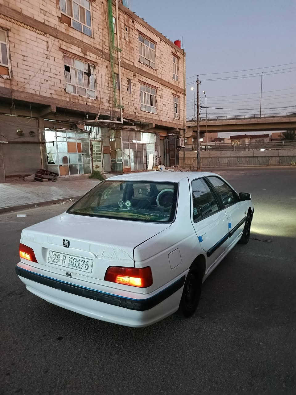 للبيع بيجو بارص 2015 رقم نجف انكليزي مداور ثاني يوم باسمي فول نضافه جديده و جاهزه مجهزه كهربائيات كلها شغاله مال جناي كفاله من ضربه والخياس سياره مكان نجف سعر 57 و بيها مجال رقمي ***********
