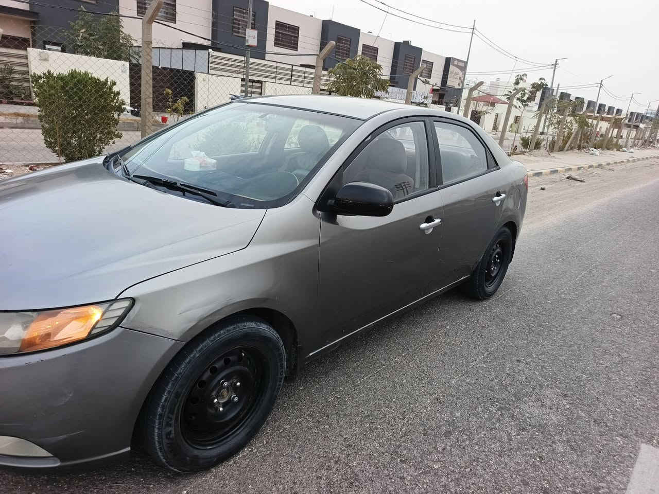 سلام عليكم 
سيراتو للبيع مديل 13 فقط بارد بيها والباقي كفاله عامه 
مكينه وكير وتبريد وتدفه حداديه كله كفاله بسم كردي 
المكان النجف *********** 
 السعر ١٠٠ مع المجال
