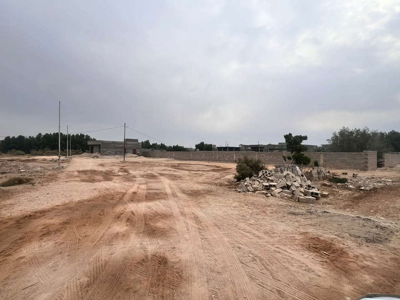 دونمين ونص للبيع النشوه قرب معمل الزفت البيت بناء صار سنه حديث شخصي السعر 125وبي مجال بسيط غرفتين وصاله ومطبخ وحمام وصحيات


**إذا كنت صاحب هذا الإعلان وتريد حذفه لأي سبب، رجاءا أرسل رسالة إلى الدعم الفني**