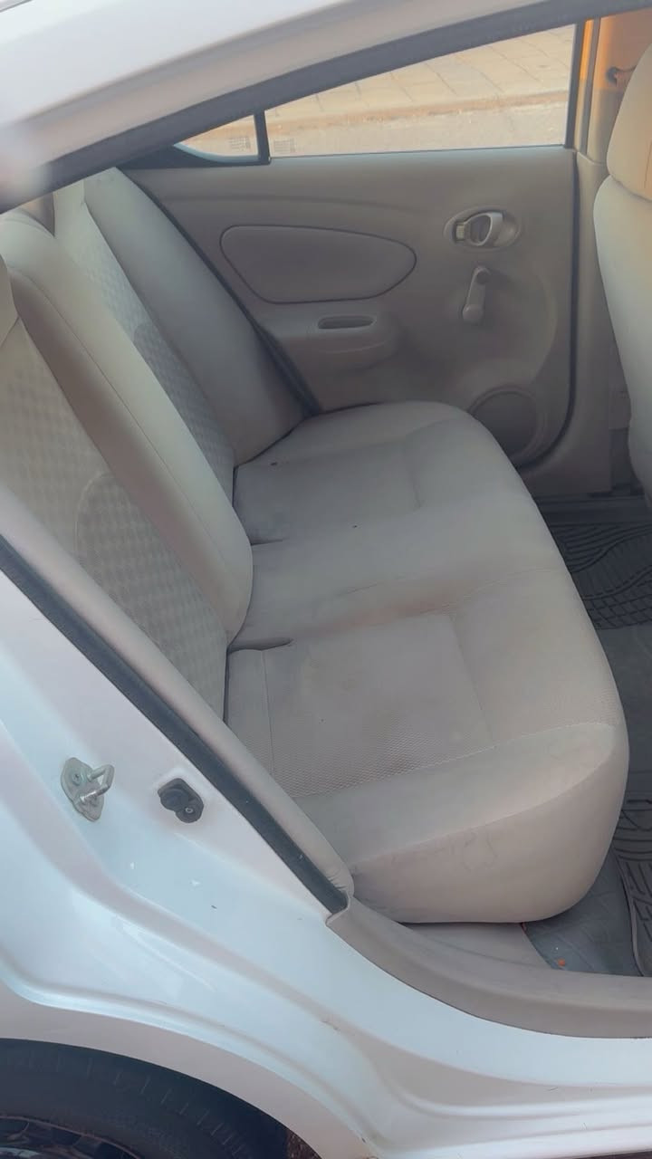 نيسان سني موديل 2019، رقم أربيل،
نظيفة جداً.

مواصفات السيارة:
تحكم بالستيرن،
مانع انزلاق،
أوفر درايف،
مرايا كهربائية،
تبريد ثلج،
كير أوتوماتيك.

توجد بها طخّة بسيطة في الدوسة بحجم شبر تقريباً وتم إصلاحها.
ماشية 130 ألف كم
السعر 100 بيها مجال 
رقم الهاتف (***********)
