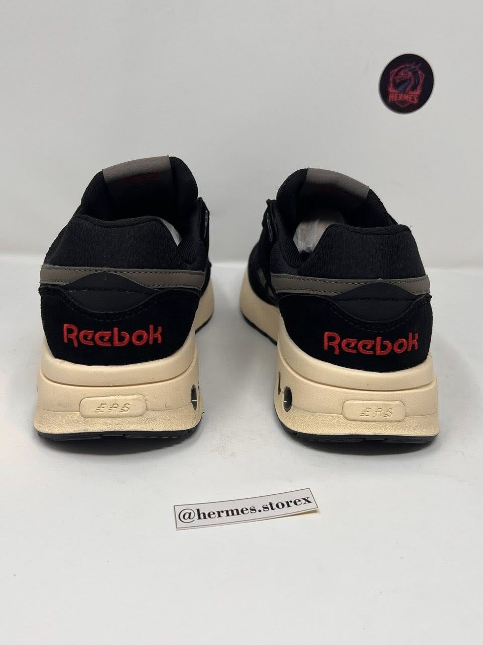 Reebok ers
الحجم:43(27.5سم)
الوصف: باله فيتنامي نظافة 💯، تحفة كلاسيكية، 

السعر:   35 الف دينار عراقي.

🚚 يوجد توصيل لجميع المحافظات وجميع المناطق في العراق

ادخل انستا شوف القطع القويه المتوفره 
https://www.instagram.com/hermes.storex?igsh=MTQwdWQ4OTZ1YmxoMg%3D%3D&utm_source=qr


**إذا كنت صاحب هذا الإعلان وتريد حذفه لأي سبب، رجاءا أرسل رسالة إلى الدعم الفني**