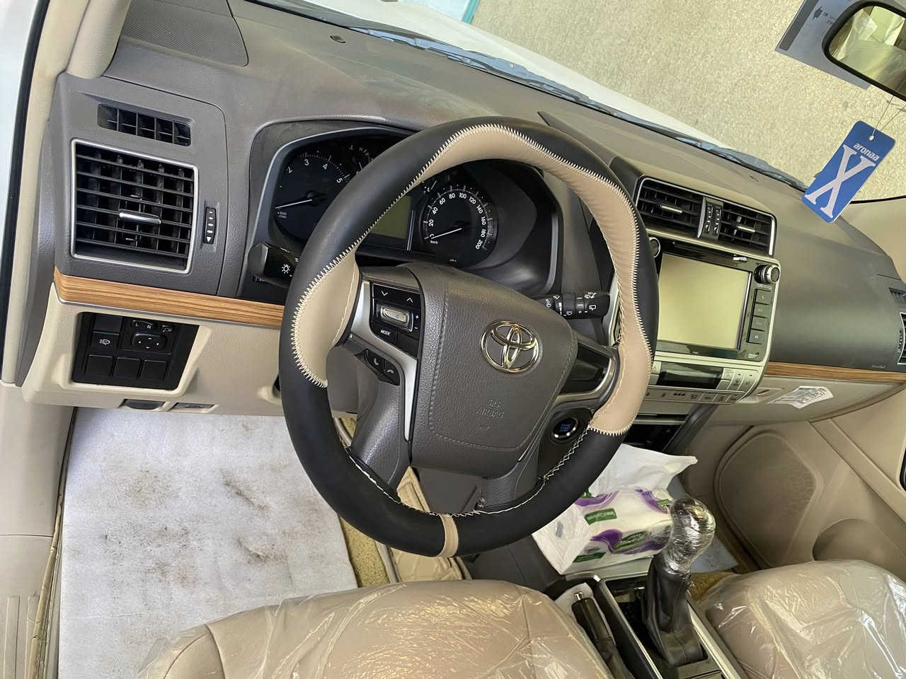 سلام عليكم برادو موديل  2020 TXSمكفوله من الصبغ والبارد كراسي جلد كهرباء وباقي الموصفات  معروفه ***********   السعر 42500وبيها مجال
