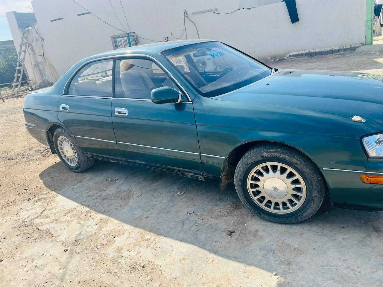 سلام عليكم سياره بطه منتصل. سياره مكينه فيفيتي وكير كارتون مصبوغه للجماليه حداديه 90 بل 10كارتون0 شخط مابيه كهربائيات كله شغاله تخم تاير دواخله كارتون يعني سياره مال جناي السعر 63 وبيه مجال مكاني ناصريه شطره وهاذ رقمي ***********
