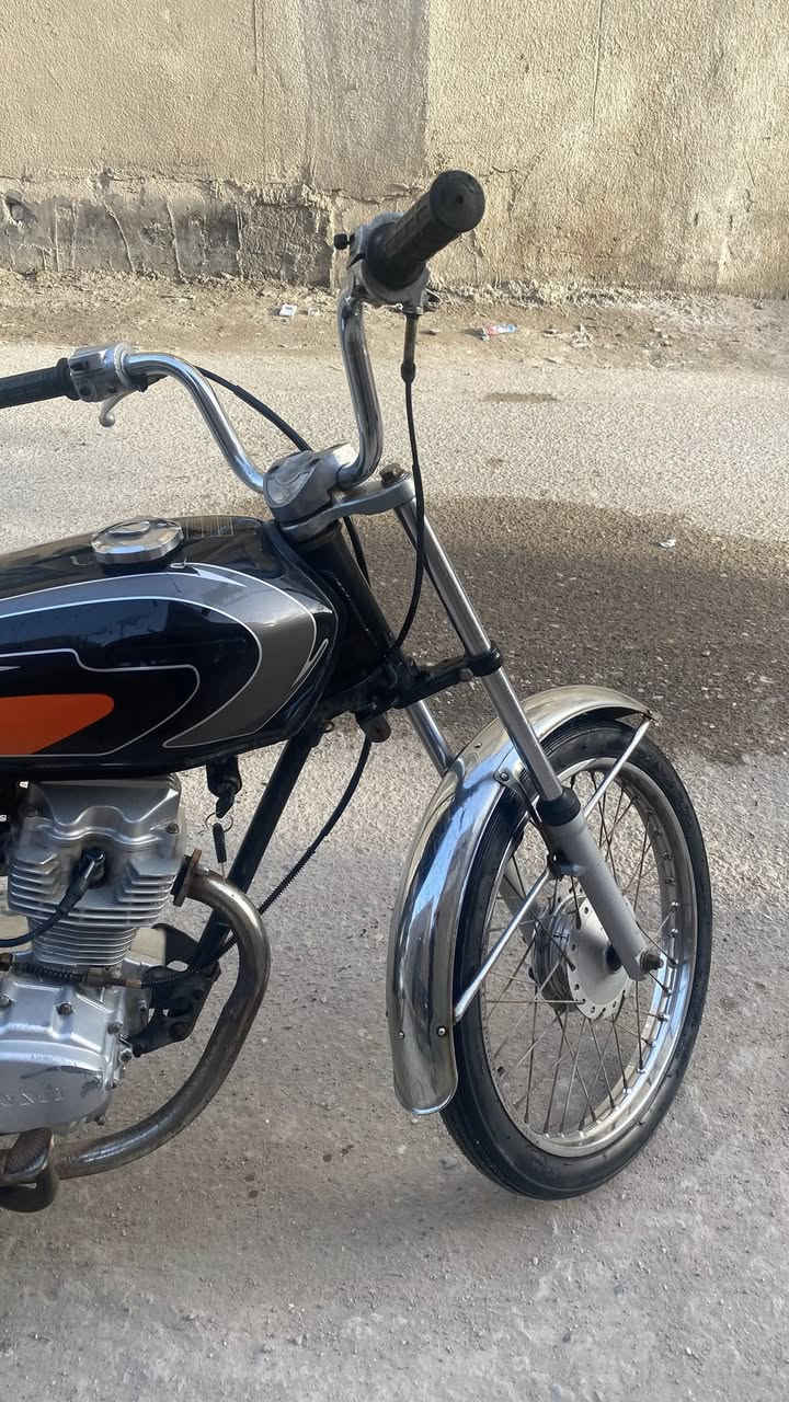 للبيع دراجة ادوات مكفوله من السرقة دراجة نضيفة  فقط مجفتة  السعر 490 بيها مجال للشراي المكان البصرة التنومه
اتصال او واتساب (***********)
