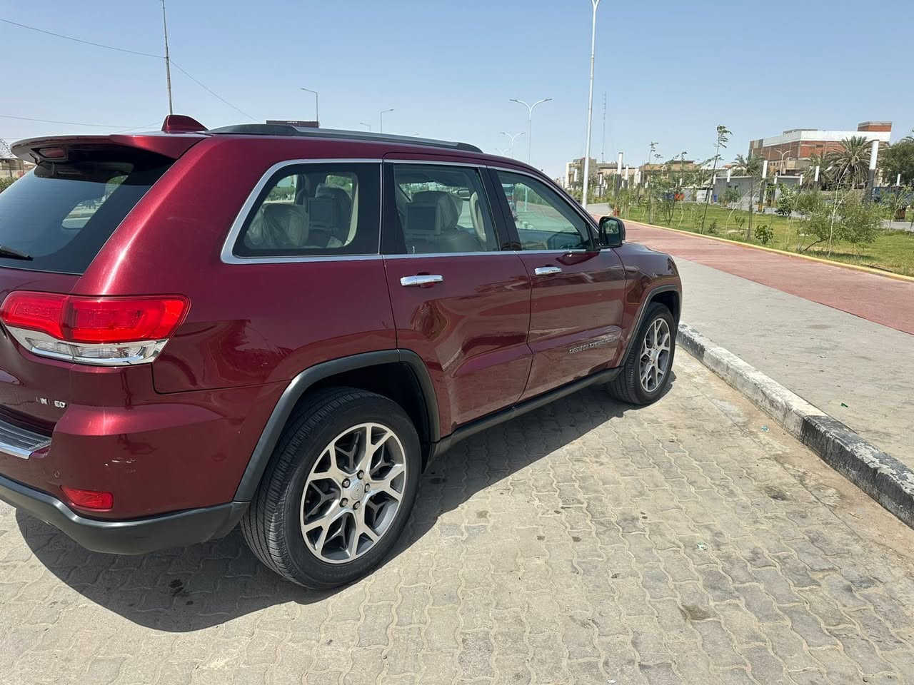 السلام عليكم من رخصةالادمنيه اخوان هاي السياره للبيع فقط 2019خليجيه لمتد بلاص فول بس بدون جكات 3شاشات فتحتين الدواخل كهرباء وتدفئه وتبريدفول للأخير والنضافه والون شوفة عينكم99‎%‎ماشيه بل150كم السياره كفاله بس ملاحضتين صبعين باردبلبنيدفوك القفال وكف صبغ بالكصه وبدمامبين عنوان السياره البصره مدينة الامل السكنيه والسعر(240)وبيه مجال للأستفسار(***********)
