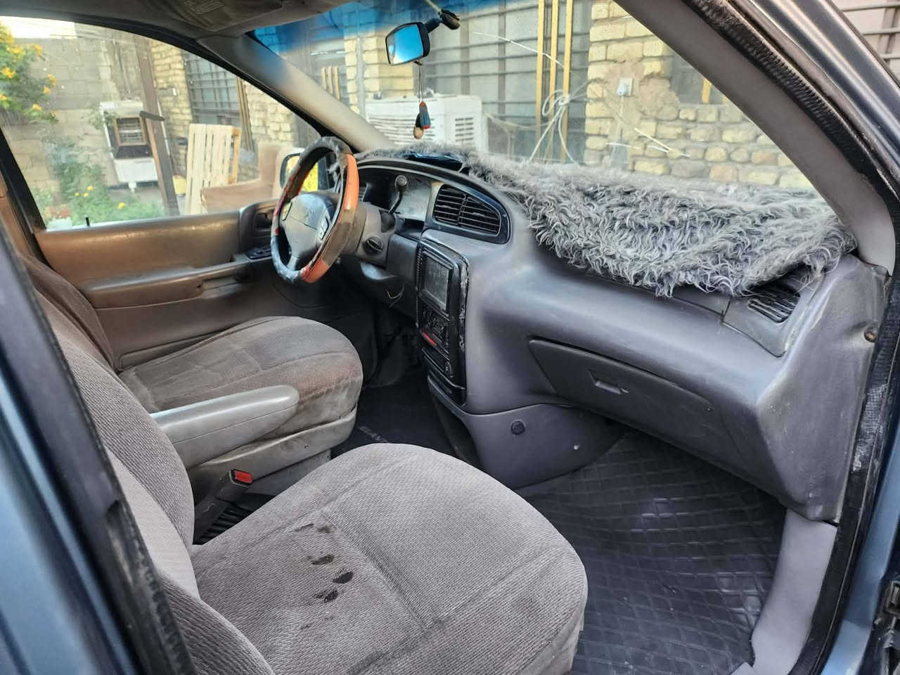 بسبب الوعود الكاذبه اعاده نشر سياره فورد وندستار للبيع كفاله محرك وكير وتحويل  صدر تعبان 
السعر ٢٥  *********** 
غير  متواجد واتساب فقط اتصال
