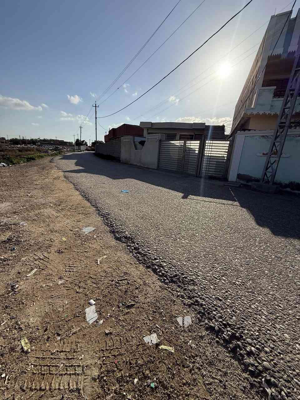 بيت للبيع طابو زراعي سند 25 المساحة 300م بستان بشار قرب بيت فرهود الشارع العريض اربع غرف نوم وستقبال وهول 15 م ترك جانبي وخلفي  بيع او مراوس بنفس المنطقة السعر 180 وبي مجال 
للستفسار 
*********** 
مكتب الجود للعقار
