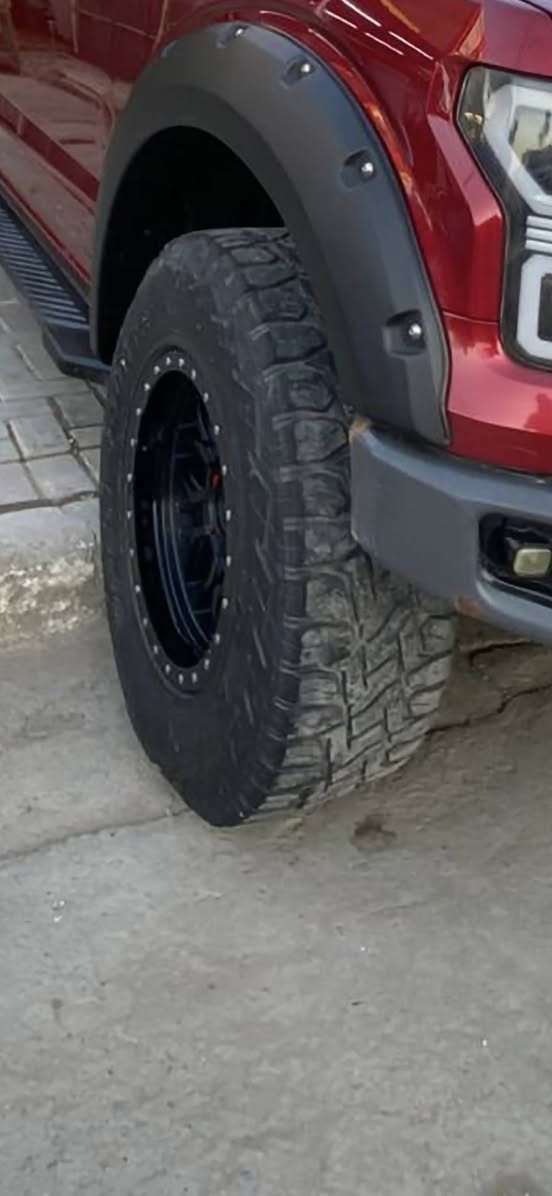 السلام عليكم تخم تاير يوكوهامة ٢٨٥.٧٠.١٧تخم كلش حلو ونضيف فتحتة من ورة الوحيف ماحبيتة
***********
