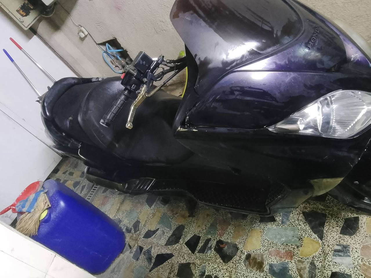 السلام عليكم فوزره 8/0 شغاله ناقصهه فيت بم وباتري دراجه متروكه   ابيع  كوم حديد عل حطته ب300 قفلهه *********** واتساب بي بغداد الشعب
