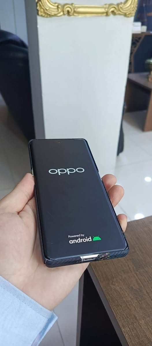 oppo find X6 pro 
ram16
512
شازى كاميراي هه ييه
پوپجي 120 فريم

نه كراوه ته وه 
هه وا نادات
گڵۆباڵه 
ته نييا كارتوني له كل نيه
شه حني100 وات

نرخی ٢٨٥$ 
*********** السليمانية, العراق
