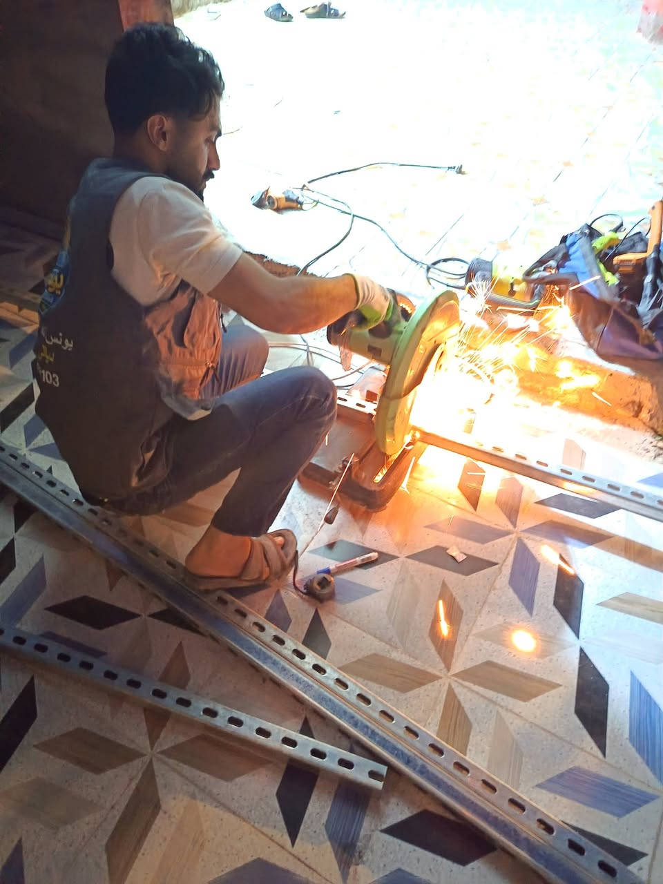 شمس "يونس" لا تغيب.. حتى في عتمة الليل! ☀️🌙
​لأن راحة أهلنا في محافظة ديالى العزيزة هي غايتنا، لم يثنِ الظلام أبطال فرقنا الهندسية والميدانية عن مواصلة العمل ليلاً ونهاراً لتجهيزكم بأحدث منظومات الطاقة الشمسية.
​نحن لا نبيع مجرد أجهزة، بل نقدم حلولاً ذكية بتصميم هندسي عالمي واحترافية تفوق التوقعات.
​لماذا تختار "يونس للطاقة الشمسية"؟
​🌍 أرقى المناشئ العالمية: جودة وكفاءة تدوم لسنوات.
​📐 تصميم هندسي متكامل: يُحسب بدقة ليناسب احتياج منزلك أو مشروعك.
​💰 أنسب الأسعار: طاقة نظيفة ومستدامة تناسب ميزانيتك.
​👨‍نيابة أبطال الصيانة والتجهيز: معكم على مدار الساعة.
​📍 عنواننا: ديالى - بعقوبة - التحرير - مقابل قيادة شرطة ديالى.
📞 للتواصل (اتصال أو واتساب): ***********
​يونس للطاقة الشمسية.. نضيء عتمة الليل بطاقة المستقبل. 🌟
