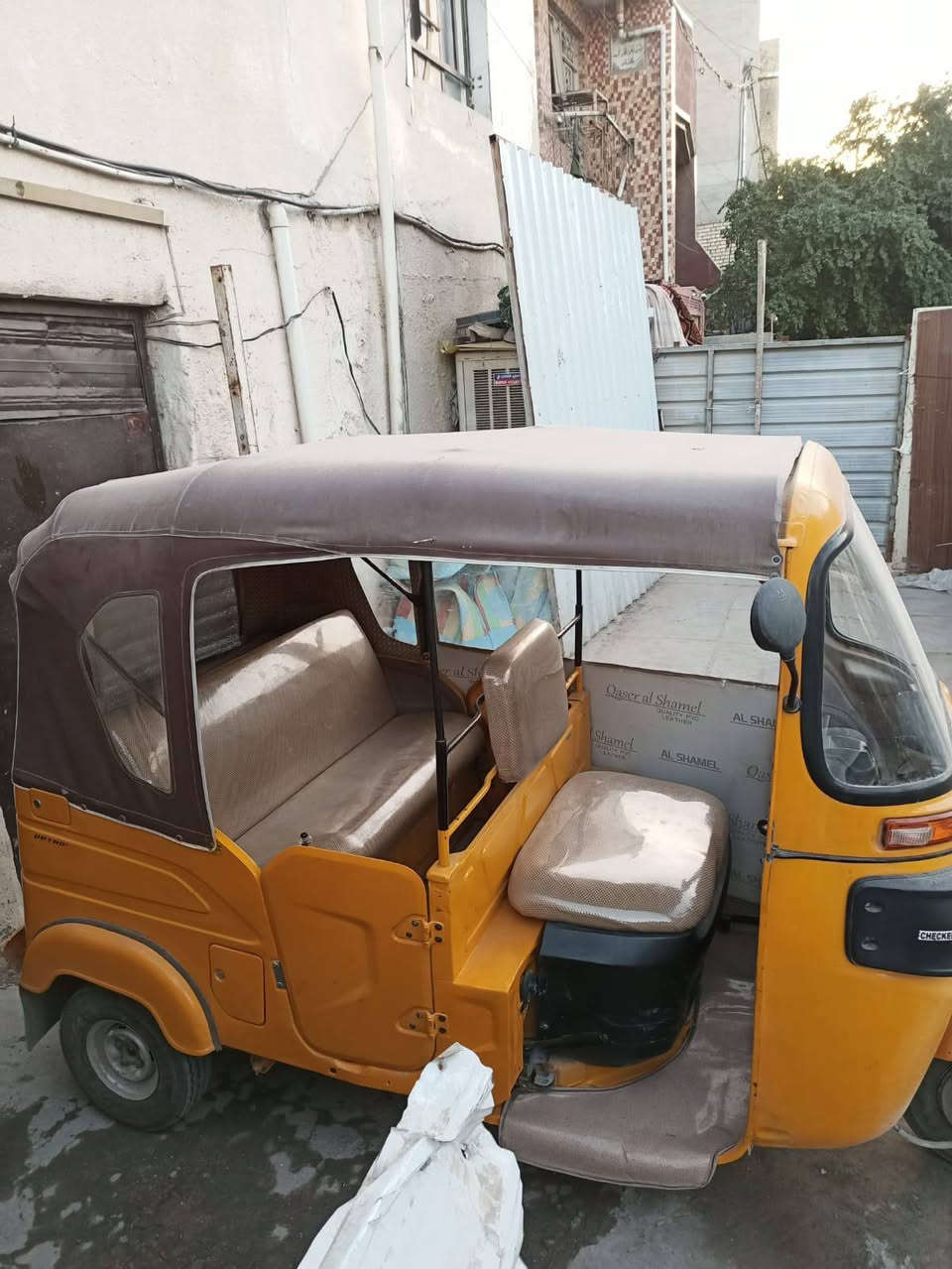 السلام عليكم 
تكتك موديل 21 للبيع نظيفه 
رقم وسنويه باسمي تحويل ثاني يوم بيها ضربه بالصفحه واللغد
***********
