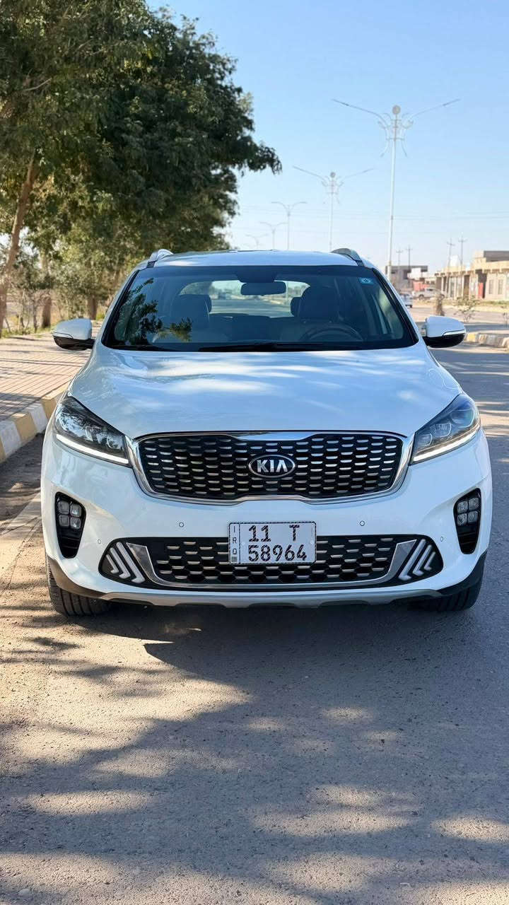 السلام عليكم
سورنتو 2020  خليجي 6 سليندر  ، 7 راكب خليجي مكفوله كفاله عامه
فول مواصفات عدى الفتحه
نظام ترحيب 
بصمه ابواب وتشغيل 
لايتات زينون 
 كشنين كهرباء  
كامرا خلفيه 
دبل حساس امامي خلفي
 فول تحكمات ستيرن 
بردات خلفيه 
٣ انظمه قيادهة
سايد بريك قدم 
صندوك كهرباء 
تبريد ٣ قطع 
وبقيه المواصفات معروفه
سيارة جديدة جاهزة من كل شي صدر جديد دسكات جديد نوزلات بلكات فيتم كله شركة جديد دهن وفلاتر كله جديد الزجاج عازل حراري سيارة جديدة شركة ماتصرف عليه دينار  ورقم الانكليزي الجديد وهزة جديدة ماشية 90الف كيلو السع 250 فيها مجال 
رقم الهاتف***********
