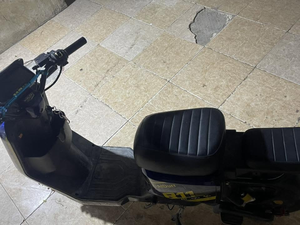 دراجه R11نظيفه صارله ٣اشهر عدي نظيفه كلش تمشي بالعداد ١٢٠بطاريات جدد نظاف رايده ب ٥٧٥ وبيها مجال بسيط 
هاذ رقمي ***********
