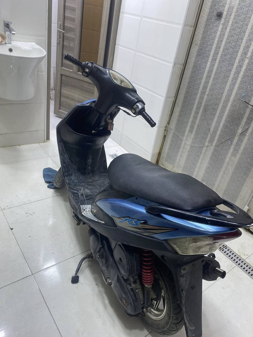 سلام عليكم ماكس عدله للبيع او مراوس بمنغولي الدراجه خير من الله نگره سلف كهرباىياتها كلها شغاله  اشاير بك لايت كلوب كدام هورن كله شغال مكينتها ٤٩ بلادي الدراجه ما ناقصها شي بيها وياله ودبلات وقطره وشيال واشاير كدام تزويد هندر وسلف شغالات ما ناقصها شي السعر ٦٥٠ وبيها مجال للطيبين مكاني مغربه هاذ رقمي*********** موجود واتساب وخاص
