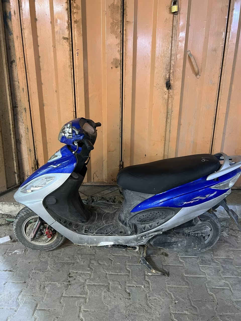 كامكو للبيع مامفتوح مكفوله شرط كهربائيات مكينه فول  عوزها بس غسل
***********
