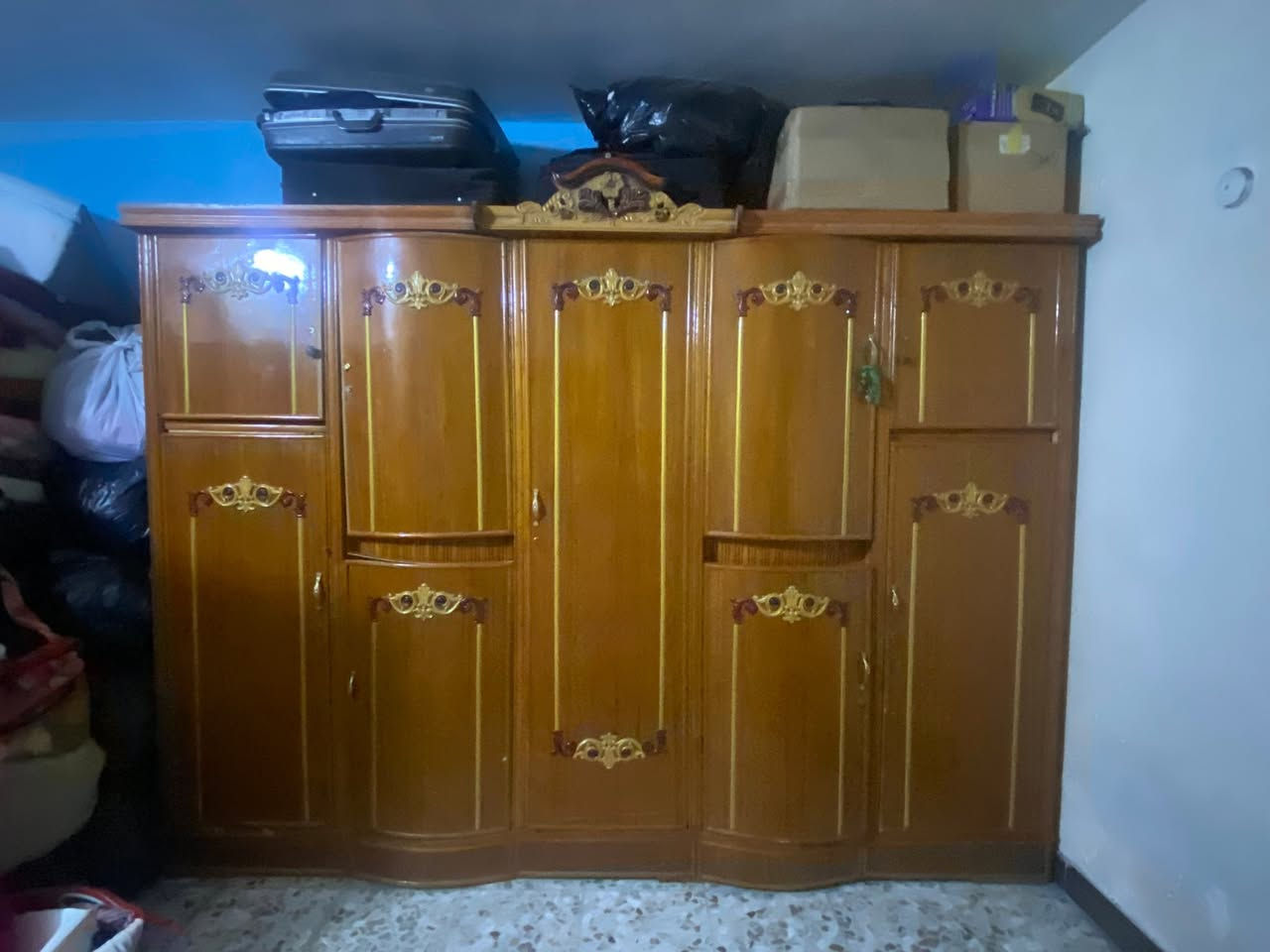 غرفه نوم صاج اخشاب
مستعمله للبيع لغرض السفر
***********للتواصل خاص
