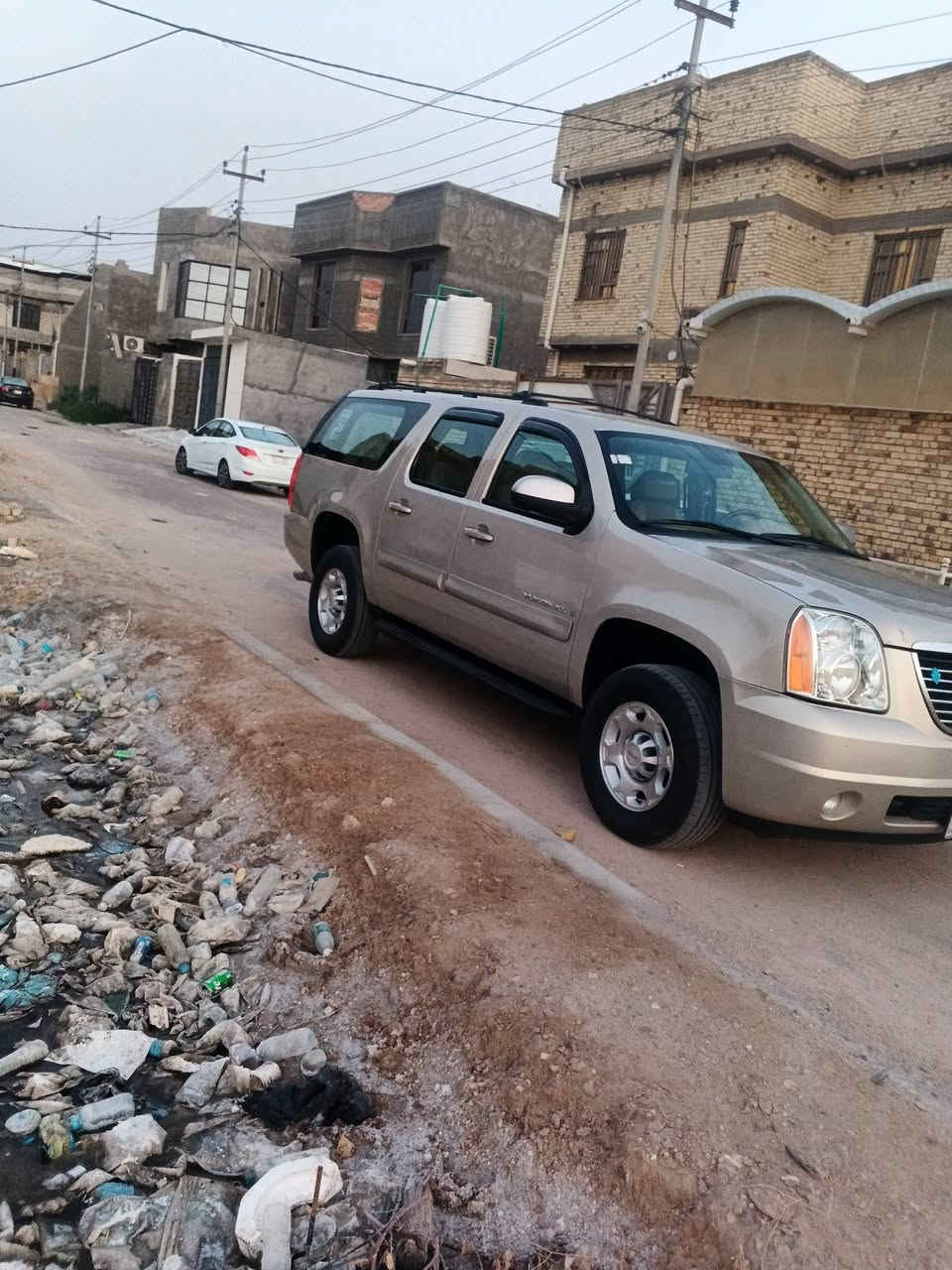 سلام عليكم عندي يوكن طويل فحل موديل 2009 سياره جديده متومه اربيل مكفوله من منكلنواحي محرك وكيار سعره 95 مكان البصره رقم تواصل ***********
