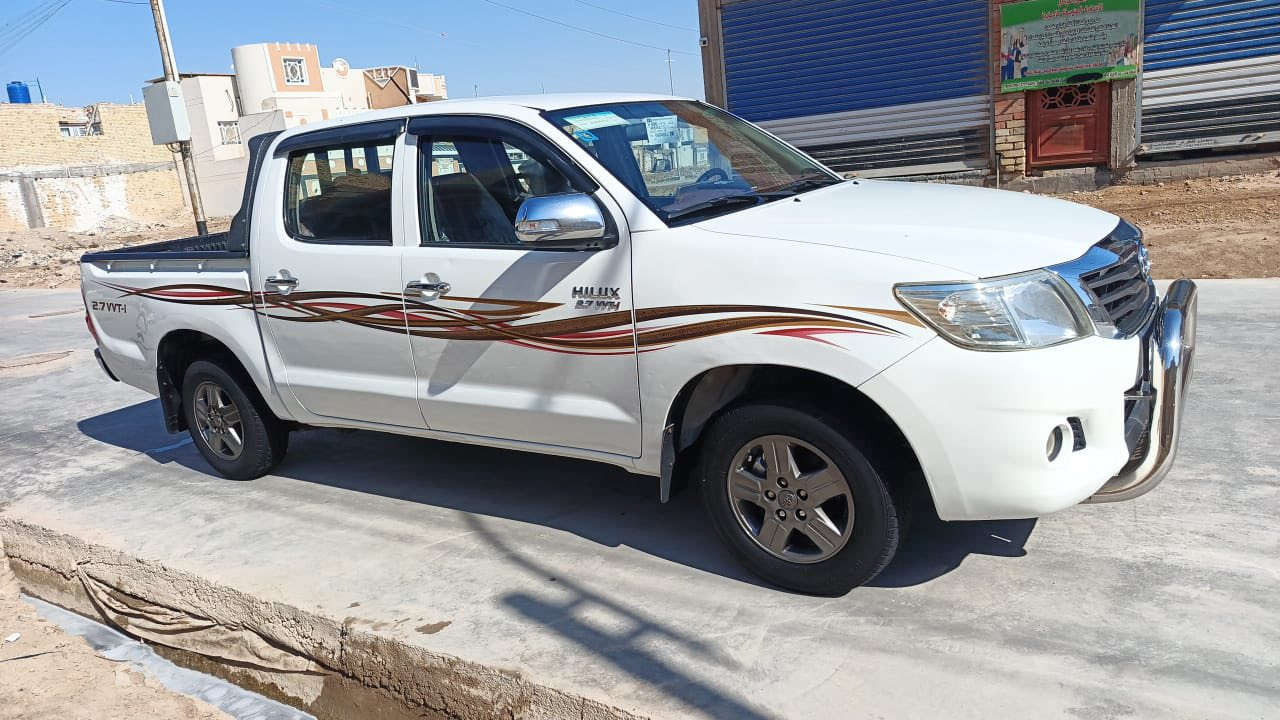 سلام عليكم
للبيع هايلوكس 2014 
شاصي 12 كير عادي
رقم واسط باسمي
كفاله عامه صبغ وضربه 
فقط بس بارد باب الخلفي 
السعر 190 وبيها مجال 
للاستفسار ***********
