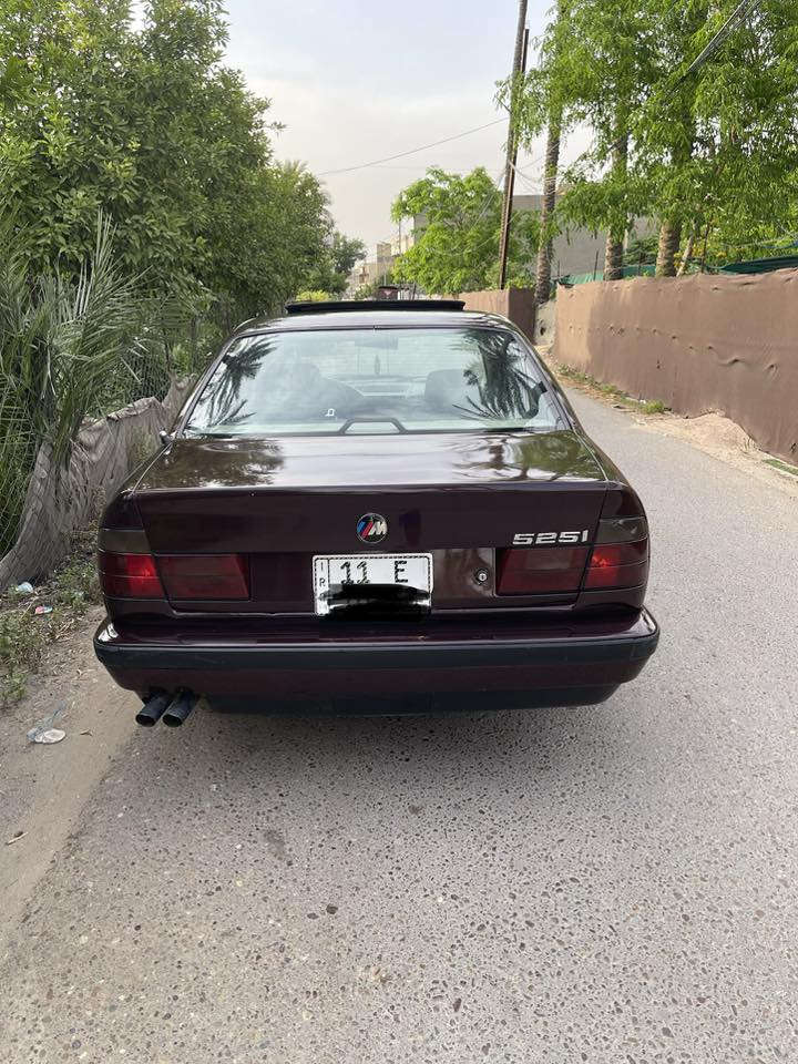 السلام عليكم BMW 525iA موديل 92 سياره جاهزه شخط مابيها قبل كم يوم طلعت من الفرن صبغ اثر جراد فقط  
سياره بلادي بدون حادث او ضربه 
مكينه 25 مسكر عدل المرغوب 
كشنات كهرباء كاركتر
سنتر لك ريمونت
سلايد شغال طكتين 
تبريدها ثلج خير من الله 
دبل ايرباك
اكروز سرعه
كمبيوتر
مري شفط
تخم تاير حداديه 
بجم عريض
رقم بغداد الدولي باسمي تحويل ثاني يوم
كير مكينه خيررررر من الله سياره مال بيت وممتعوبه ونضيفه وجاهزه للاخير كلشي شغال بيها 
مكانها بغداد 
***********
