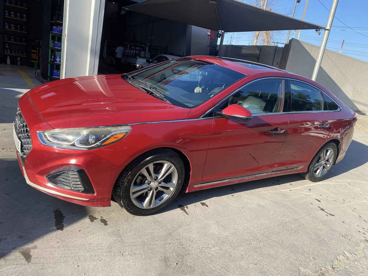 السلام عليكم
للبيع فقط بدون مراوس 
سوناتا وارد امريكي موديل sport   2018 
كلين بدون حادث 
فقط دعاميه اماميه صبغ 
و طاك ايرباك البردة جهة السايق 
بدون شاصي بدون لغود 
رقم بغداد بإسمي التحويل مباشر
محرك 2400 GDI 
ويل كب و الويل حجم 18 
السيارة ماشية 72 الف 
المواصفات :  
بصمة تشغيل 
فول تحكمات بالستيرن 
مثلت سرعة 
حساس الاطارات 
شاشة ابل كاربلي
تدفئة و تبريد بيانو
صندوك ذكي يفتح عند الاقتراب 
بصمة بالابواب الامامية
بصمة فتح الصندوك
اشاير بالمري الجانبية
كشنات جلد
كشنات اماميه تدفئه 
كرسي السائق كهرباء
فتحة سقف  
ثلاثة انظمة قيادة 
comfort
sport 
echo 
منفذ AUX
مانع انزلاق ABS 
دبل كزوز
ستيرن حرف D السبورت
يدات ابواب نيكل
سنتر لوك للتحكم بالمري الجانبية و قفل الابواب و قفل الجامات للاطفال
الجامات الامامية تنزيل و تصعيد اوتو
منافذ شحن USP 
منفذ شحن USP للكشنات الخلفية 
الهاند بريك يم الرجل 
نقطة عمياء
حساسات جانبية ويه الاشارة 
حساسات بالكاميرا الخلفية 
كاميرا خلفية دوارة


**إذا كنت صاحب هذا الإعلان وتريد حذفه لأي سبب، رجاءا أرسل رسالة إلى الدعم الفني**