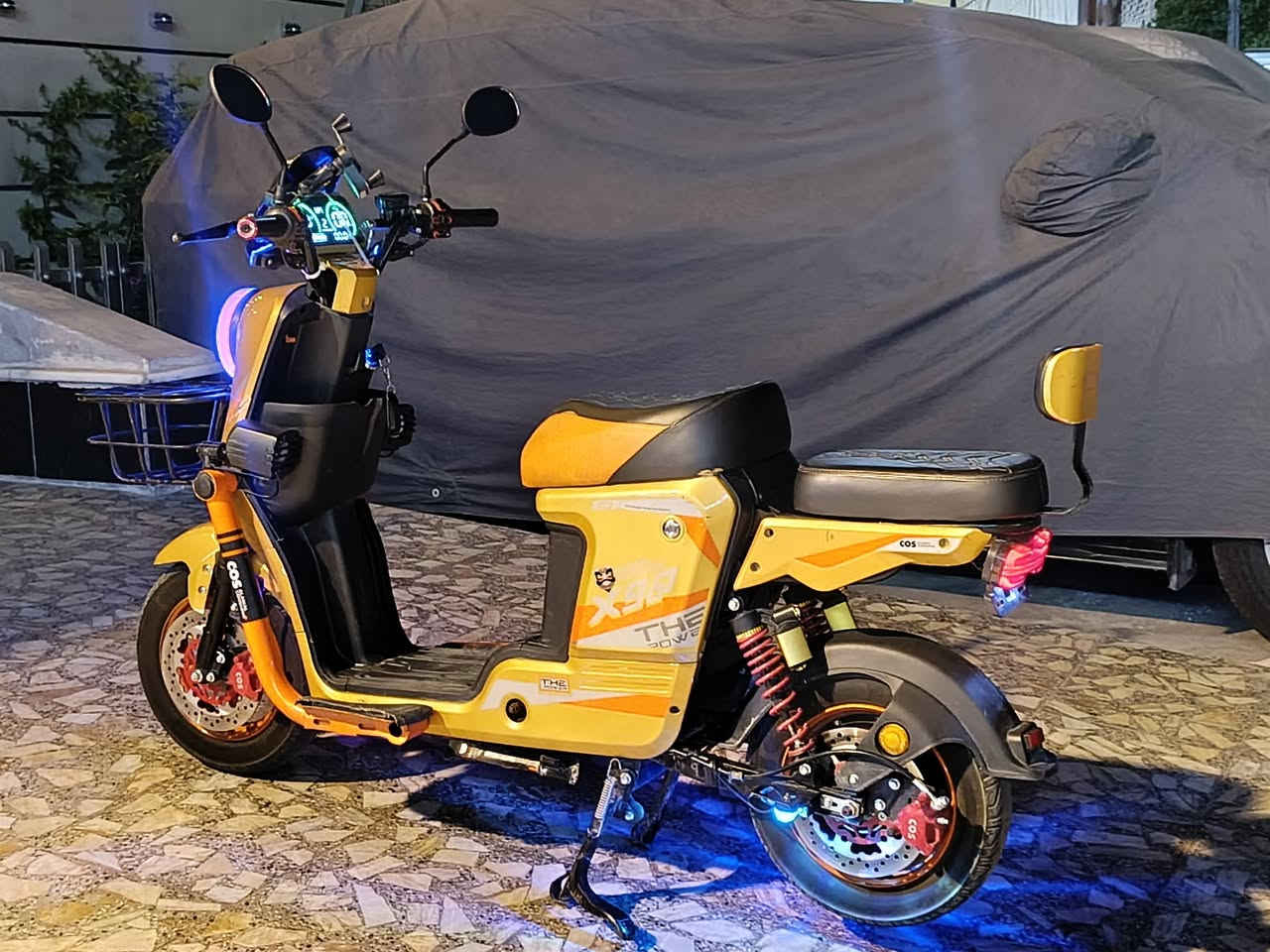 السلام عليكم 
دراجة شحن نوع X900 دراجة نضيفة و حلوة 
بطاريات كبار سعر 350 مكاني بغداد حي العامل 
***********
