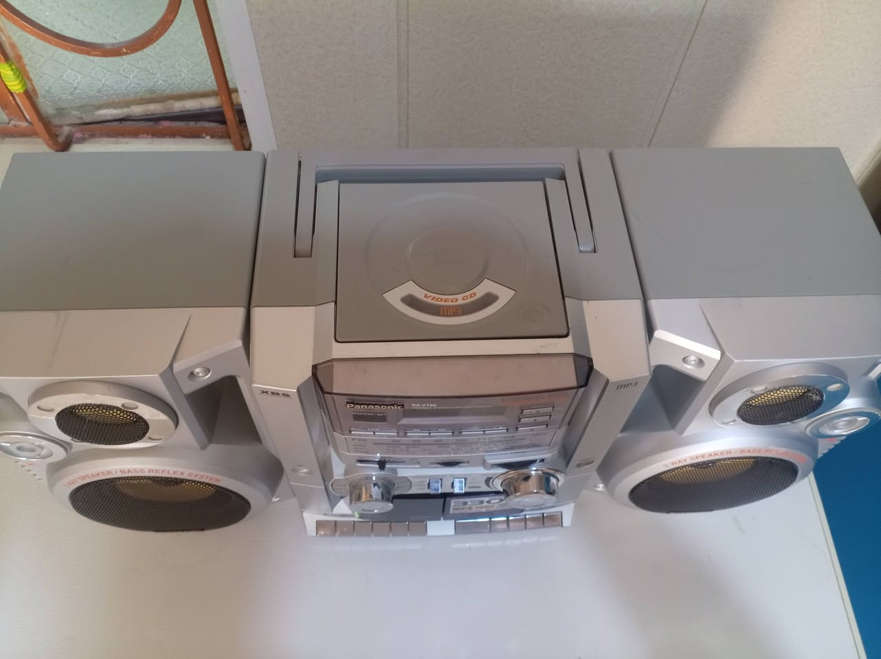 راديو ومسجل وسيدي MP3 صوت وكذلك يعرض على التلفزيون ماركة بانوسونيك العالمية
الجهاز نظيف جداً جداً وعلى بلاده بدون أي نقص أو خلل أو تصليح نهائياً

الراديو أربع موجات
FM.. MW.. SW1.. SW2

المسجل شغال مع التقديم والترجيع

السيدي شغال وكذلك يعرض على التلفزيون

صوت عالي جداً مع خاصية التضخيم والتنغيم

السعر 85 ألف
يوجد توصيل


**إذا كنت صاحب هذا الإعلان وتريد حذفه لأي سبب، رجاءا أرسل رسالة إلى الدعم الفني**