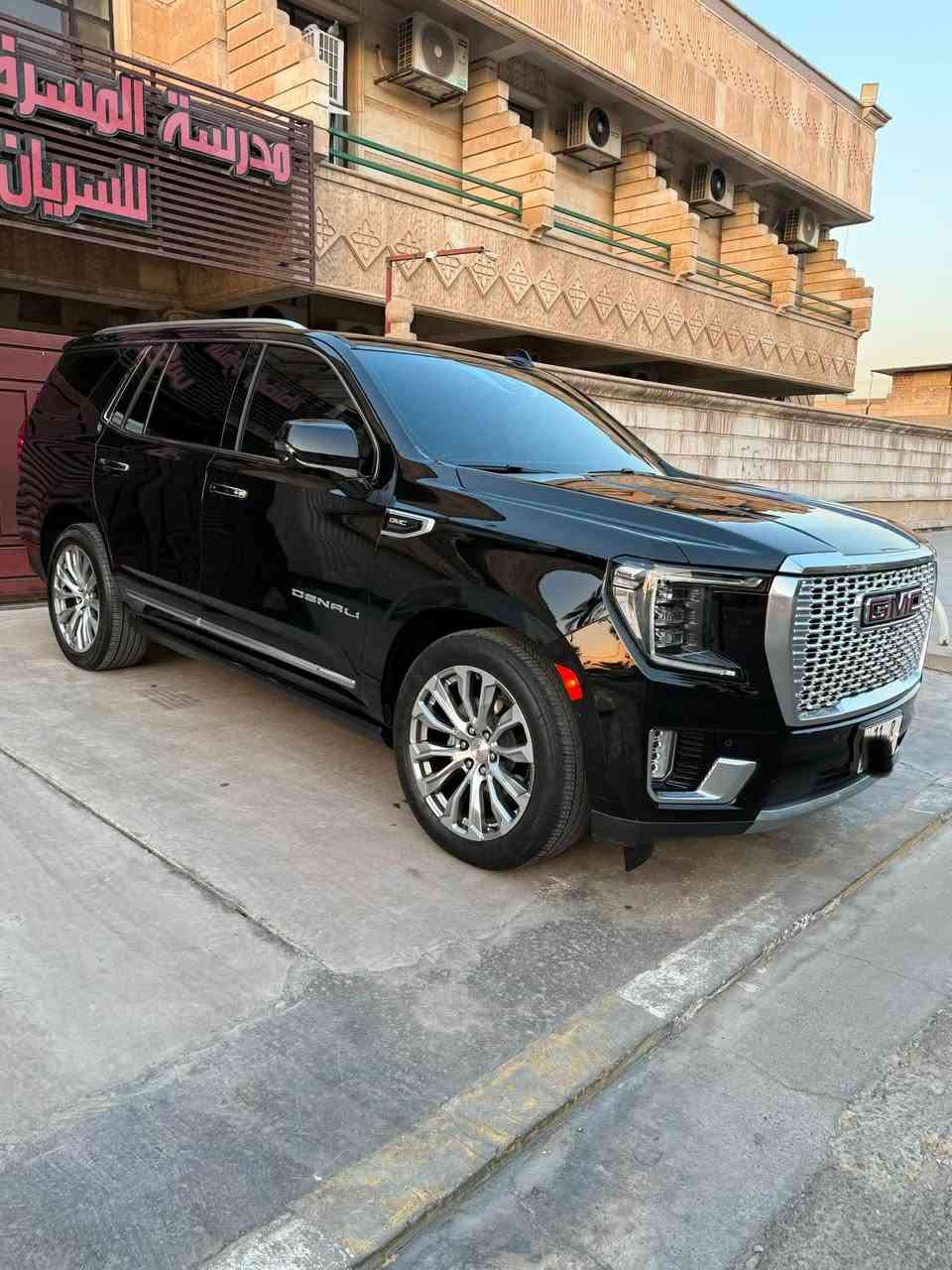 السلام عليكم

انضف جمسي دينالي 2023 
خليجي وكالة المنصور 
ماشيه 39 الف كيلو 
مغلفة PPF اصلي من هي زيرو 

•  حجم المحرك 6200 
 #كير_محرك على وضع الشركة كفالة من الفتح والتبديل 
 #كشر مكفول من الفتح و البارد والتكحيل والدبل كوت 
باستثناء بي دي ار بسيط بالباب الخلفي عكس السايق

مواصفات الدينالي غنية عن التعريف 
•بنورما 
•جكات للتحكم بصعود ونزول المركبة  
•داخل ابيض ملكي Vip
•داتو شو عرض ع الجامة الامامية 
•٣ شاشات 
•5 كامرات 360 درجه
•حساس امامي
•حساس خلفي
•رادارات اماميه
•رادارات جانبيه
•نقطه عمياء
•شاشه عداد دجتل
•مقاعد كهربائية
•مقاعد تدفئه تبريد 
•جنطه كهرباء
•صندوق ذكي
•تشغيل عن بعد
•هزاز كشن سائق للتنبيه
وباقي المواصفات المعروفة بل DENALI

السيارة نظيفه وجديدة احلى من الصور 
مكان السيارة بغداد #زيونه 

السعر  53500$
***********
