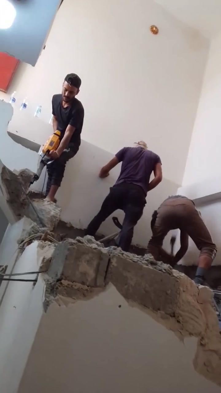 *********** سلام عليكم  / يوجد كادر عمل جاهز/ تصعيد مواد/ تنضيف بيوت/ تفليش/ تكشيط/ تنضيف حدائق/ دفن نهري  / شقلنه ليل ونهار   /ومعداتنه جاهز/ ماعليك بس تصال على رقم  /     ***********
