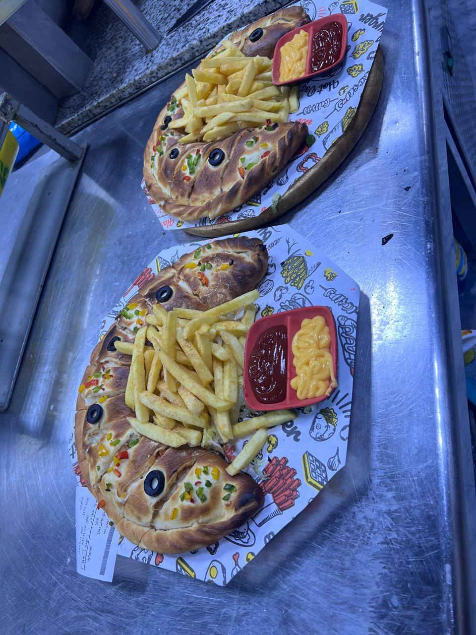 سلام عليكم 
شيف غربي جميع الاطباق والسناكات الغربيه 
والبركر بنواعه 
وتقطيع الكنتاكي وفلر وزنجر 
وتنزيل الكص دجاج ولحم 

متوفر للعمل داخل بغداد و ديالى 

***********
موجود واتساب
