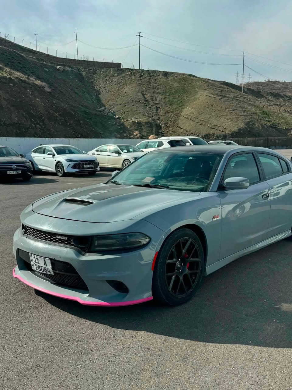 يالله
هيمي 5.7 
V8 عضلات امريكيه 
فول مواصفات عدا الفتحه 
السياره قطعتين كلير فقط  
حادثها موضح  بالمنشور
ممشاها 100 الف ميل 
السياره بأسمي شخصيا 
سياره احلى من الصور 
سياره ماناقصه شي ابد 
شوته رياضي بلادي + فجوج برمبو 
اي شي تريد تستفسر عليه اتصال فقط
***********
