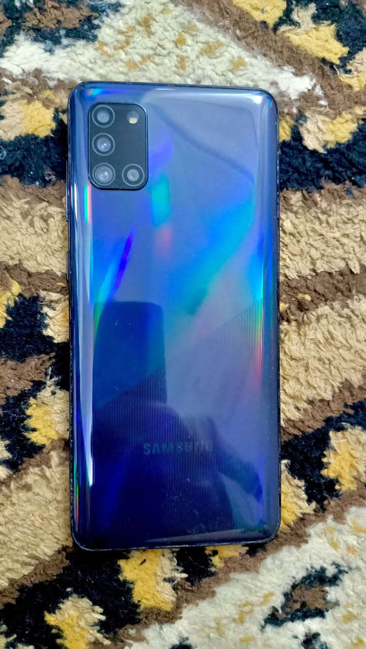 تليفون سامسونج A31ذاكرة 128عشواية 6شحن تاب سي شغال نضيف مبدأ شاشة سعر 60 الف مكاني  مدينة الصدر ***********
