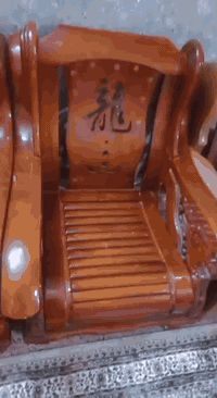 تخم للبيع متكون من اربع قطع
قنفة 3 مقاعد 
قنفة مقعدين 
كراسي ثنين 
سعر 250 وبي مجال
للتواصل ع الرقم ***********
