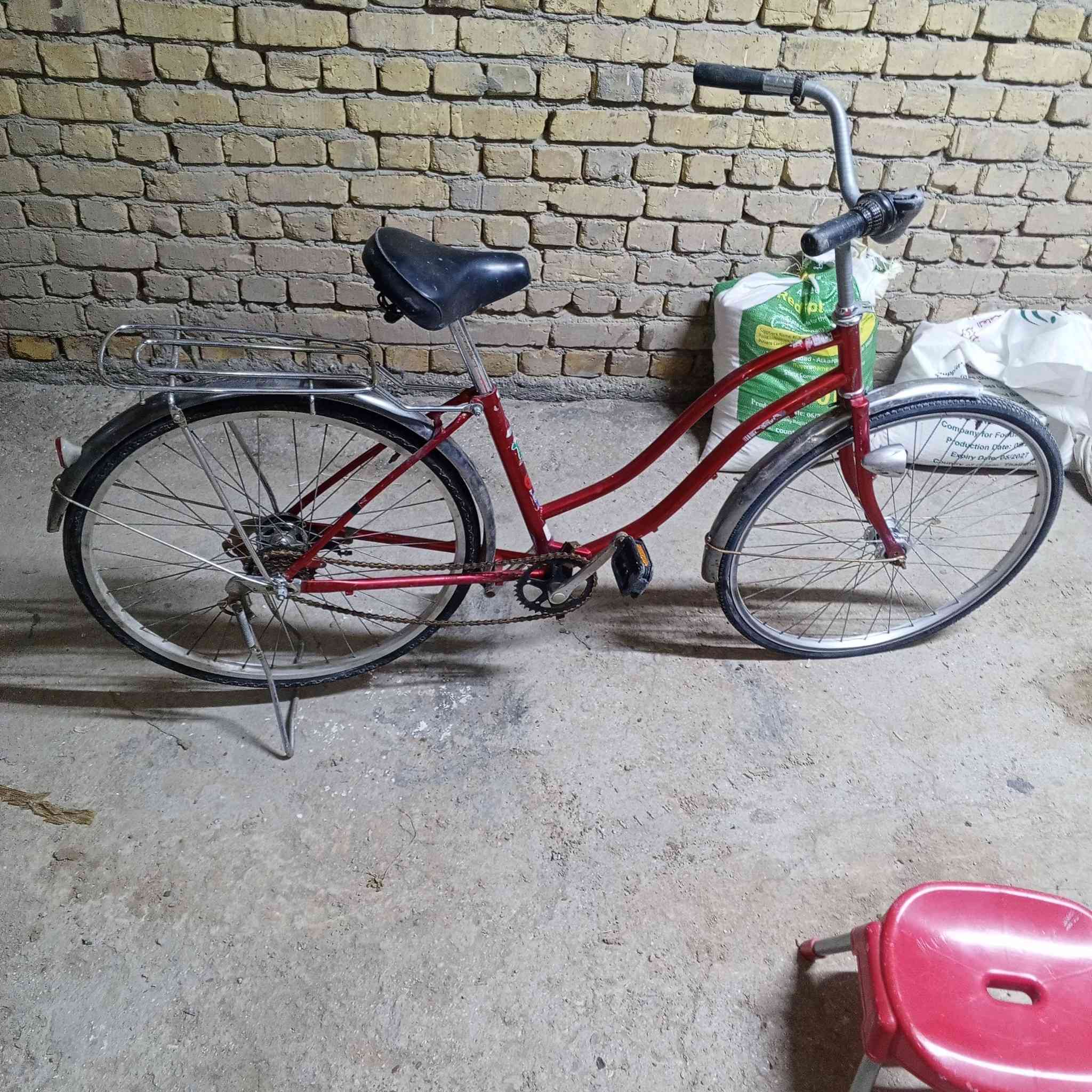 بايسكل لبيع فقط تايره المامي بنجر قفل 40 شراي يرسلني عل وتساب لو يتصل عل رقم 👈🏻‏‪***********‬‏ أدمن وافق
