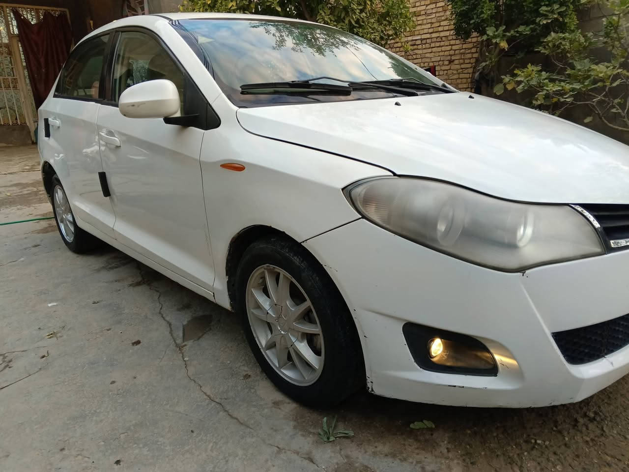 صبحكم الله بالخير والعافية. فلاوين موديل 13رقم قادسية دولي سنوية وهزة جديدة مكينة  وگير شرط النضافة حدادية وتخم تاير جديد كهربائيات شغالة سنترلك تبريد تدفئة كلها جاهزة ونضيفة مابيهة نقص مكانها الديوانية قضاء الشامية سعرها 38 ورقةوبيهة مجال حگ الجية ***********متوفر وت ساب
