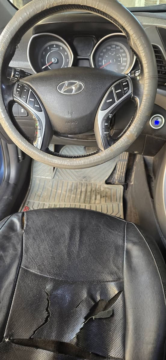 النترا 2016 فول مواصفات
رقم بغداد مميز بسمي 
بصمة
جلد
شاشة كامرة 
مكينة 2000{GDi
تبريد ثلج 
سيارة خير من الله 
كلهة شغالة بدون نقص 
سونار مع منشور 
***********
