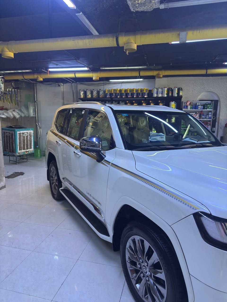 السلام عليكم
لاندكروز VX Limited 2024 ( بريم )
3 شاشات تطبيق ، تنفس طبيعي 
رادار ، كاميرات 360 ، نقطة عمياء و باقي مواصفات vx 
مغلفة ppf كامل + تضليل زجاج عازل للحرارة + درع زجاج امامي
مكفولة عام بأستثناء رصعة بالباب الراكب بسيطة كلش موضحة بالصور ابو دراجة دليفري طخها تنسحب pdr ب 100$ بس اني مسويتها خليتها ع وضعها 
ماشية 28km 
مكان بغداد 
***********
السعر 75,000$
