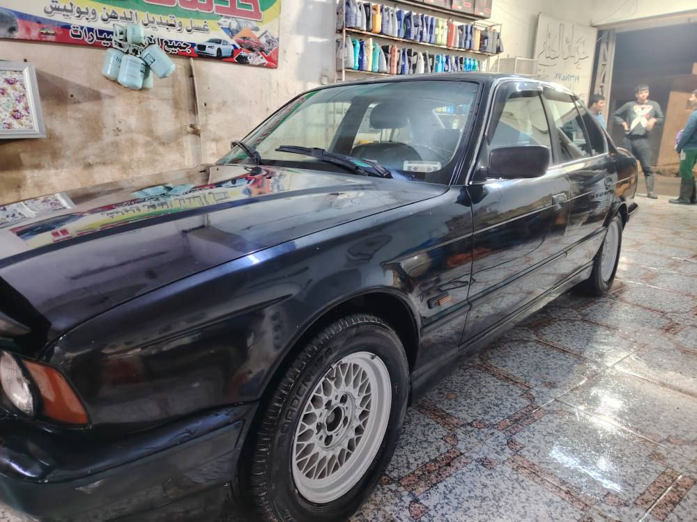 📢 للبيع - BMW 525 موديل 1991
🚗 نوع السيارة: BMW 525
📆 الموديل: 1991
🎨 اللون: أسود (مصبوغة للجمالية)
📍 الرقم: بغداد ألماني
📌 الموقع: العمارة
🔧 المواصفات:
✅ تخم تاير جديد
✅ تبريد شغال
✅ دواخل أسود 
✅ كشنات كهربائية 
✅ سلايد طگتين شغال
✅ مسكر عدل
✅ گير أوتوماتيك
✅ حدادية جديدة
🔧 تحتاج ترتيبات بسيطة
💰 السعر: 59 ورقة
🔁 أو مراوس بسيارة حسب القناعة
📞 للاستفسار والتواصل يرجى المراسلة على الخاص عمارة, ميسان


**إذا كنت صاحب هذا الإعلان وتريد حذفه لأي سبب، رجاءا أرسل رسالة إلى الدعم الفني**