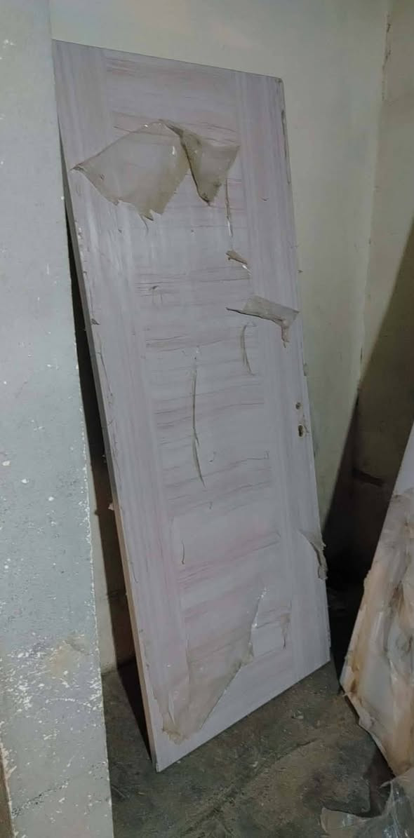 سلام عليكم يوجد بوب خشب البيع مستعجل الشراي يتصل ***********
