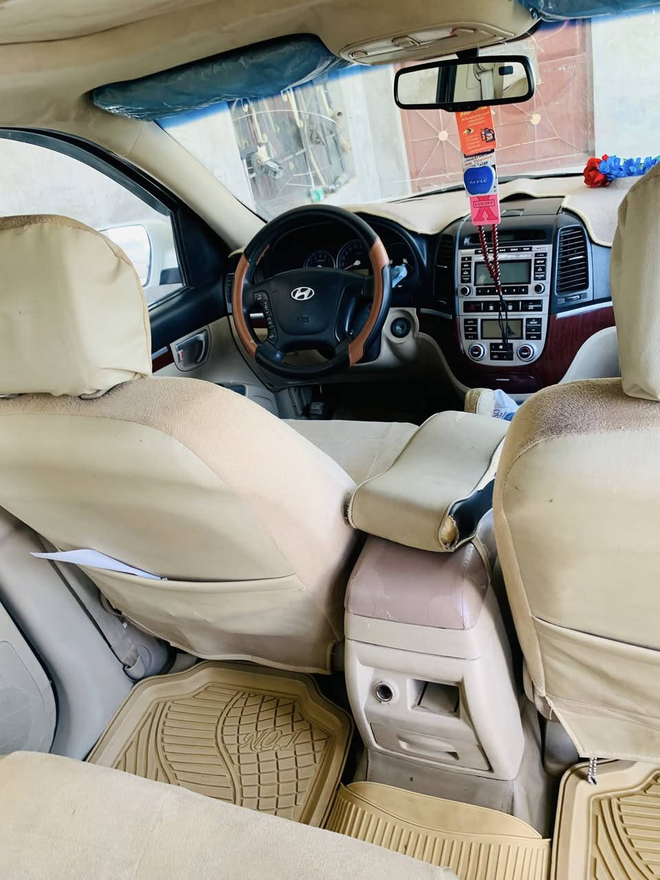 السلام عليكم

هونداي سنتافي سنتافي للبيع 

موديل 2009

وارد خليجي

رقم نينوى

محرك 2700

فول مواصفات  

تحكم استرين 

فتحه + اشاير بل مري 

مري شفط 

حساس خلفي امامي 

تخم تاير جديد / حدادية صدر جديد 

سياره جاهزه مابيه اي نقص 

السياره كلين 

السعر 150وبيه مجال

رقم الهاتف ***********
